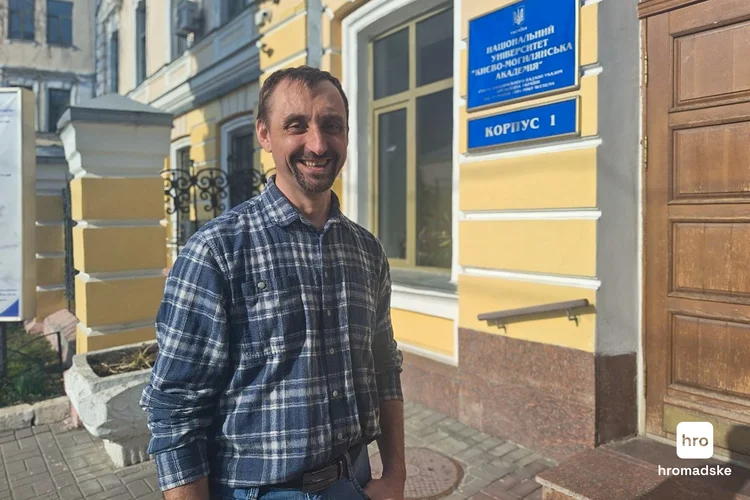 Помилка в пологовому: хлопець ріс в селі, поки його справжні батьки виховували чужого сина