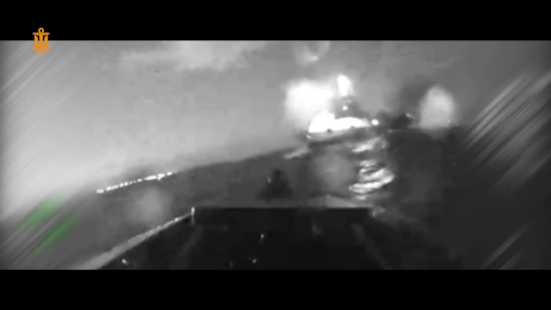 Морские дроны атаковали катеры оккупантов, охранявших Крымский мост (видео)