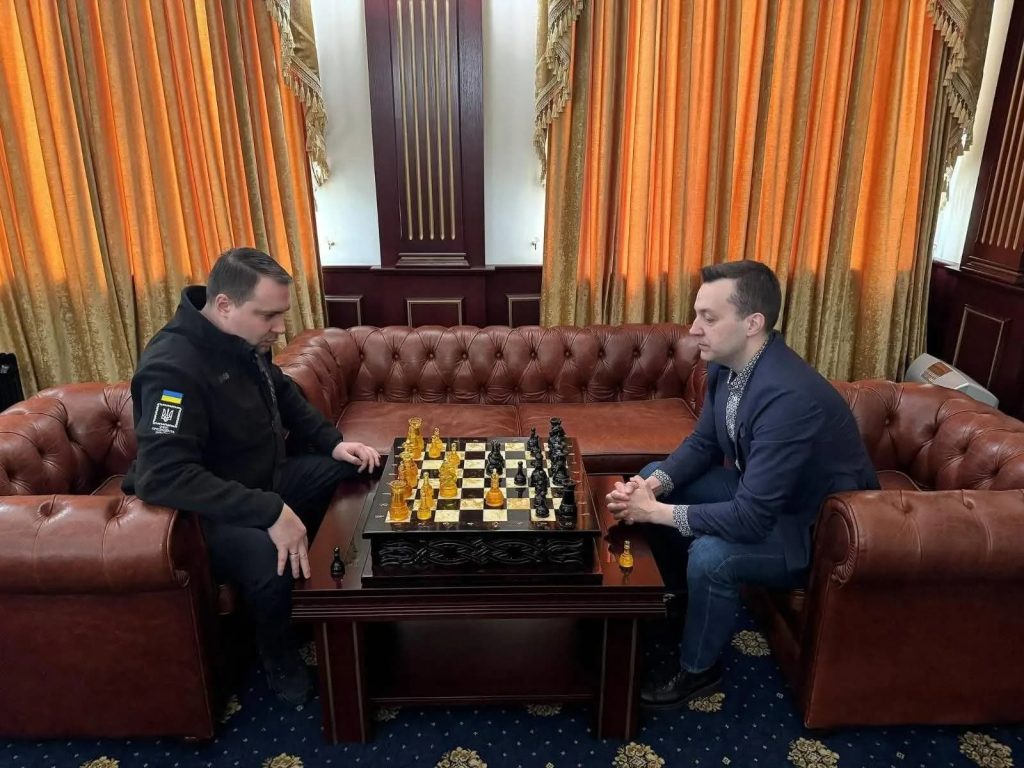 Секретная стратегия? Партия Буданова в шахматы вызвала бурную реакцию 3 Секретная стратегия? Партия Буданова в шахматы вызвала бурную реакцию