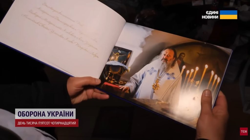 Атрибутика «Партии регионов» и грамоты: как выглядит дом Повалий после бегства (фото)