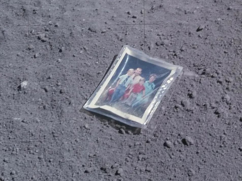 Астронавт оставил фото семьи на Луне: что с ним произошло через 50 лет