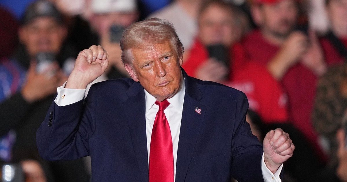 Трамп экстренно госпитализирован? В Белом доме ответили