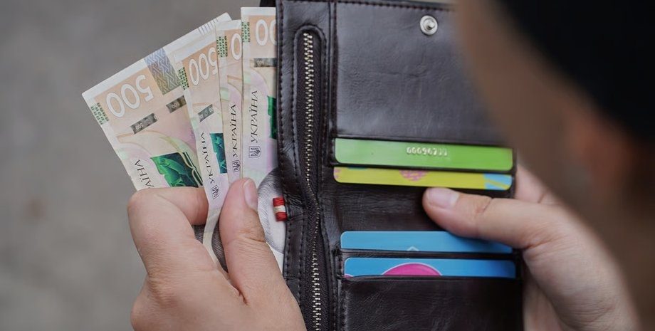Виплати 1500 грн стартували: кому і коли надійдуть гроші