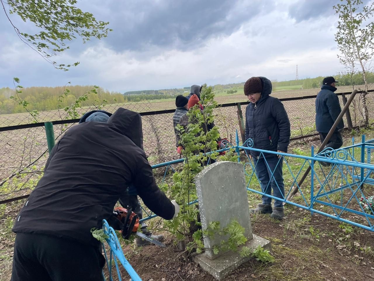 Это — грех. Почему после 8 апреля нельзя убирать на кладбище
