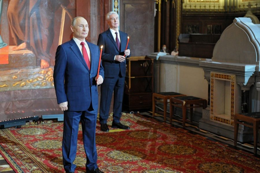 Свеча «крови»: Путин удивил циничным поздравлением на Пасху