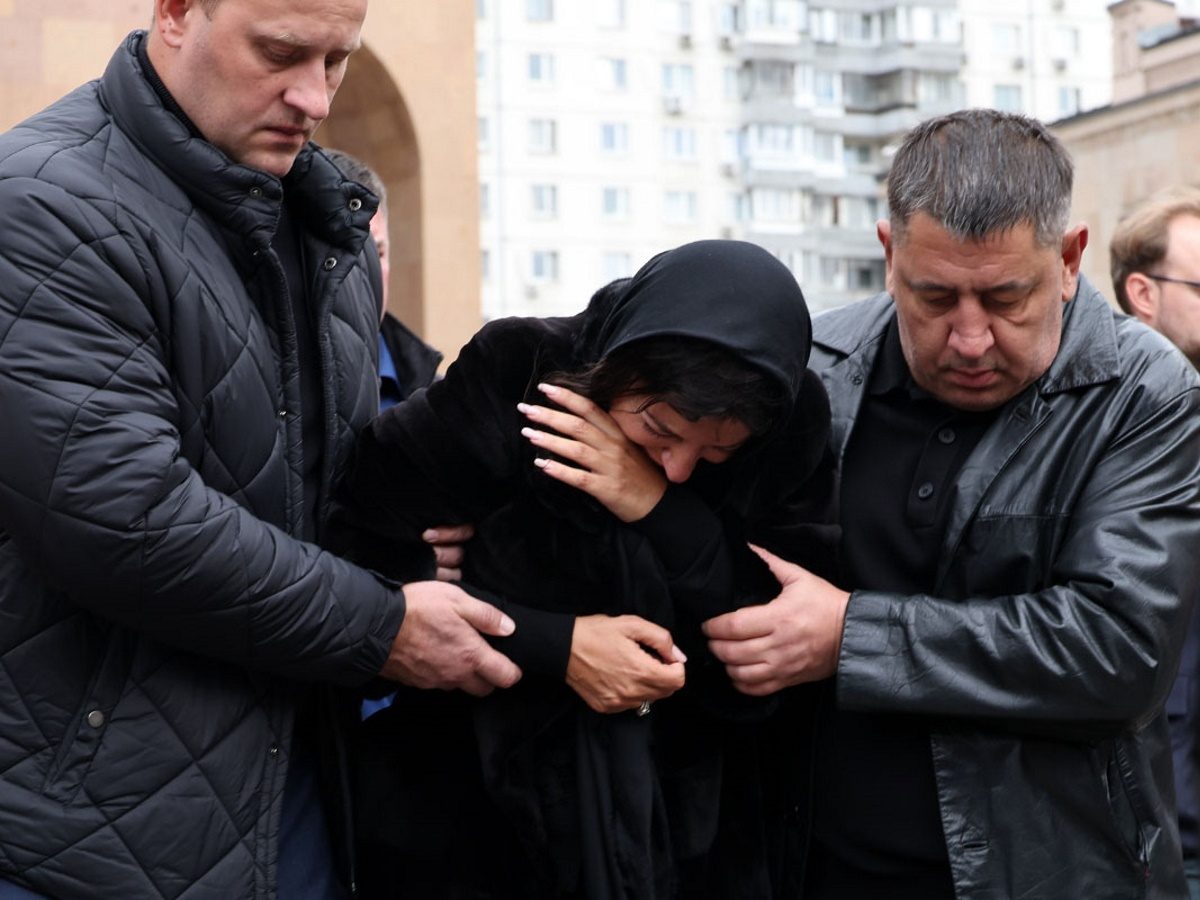 «Ложусь с ним в постель»: Симоньян не похоронила мужа