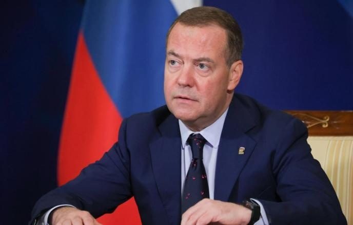 У Медведева истерика: чего так сильно испугались в Кремле