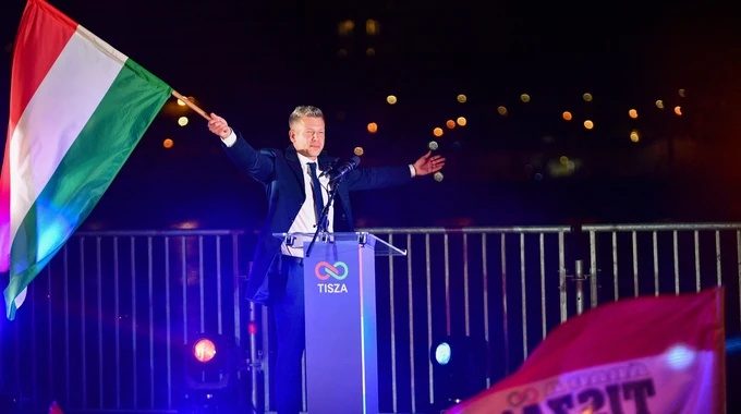 В спальне с другой женщиной: новый премьер Венгрии попал в скандал