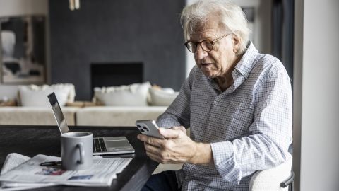 Пенсіонерам старше 70 років піднімуть пенсії
