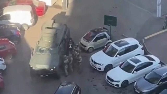 Впечатляющие детали: что рассказала соседка про киевского стрелка