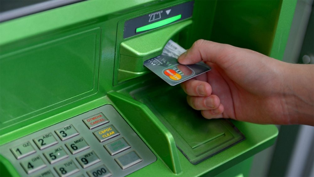 Снятие денег в банкомате: какая сумма станет причиной для проверки