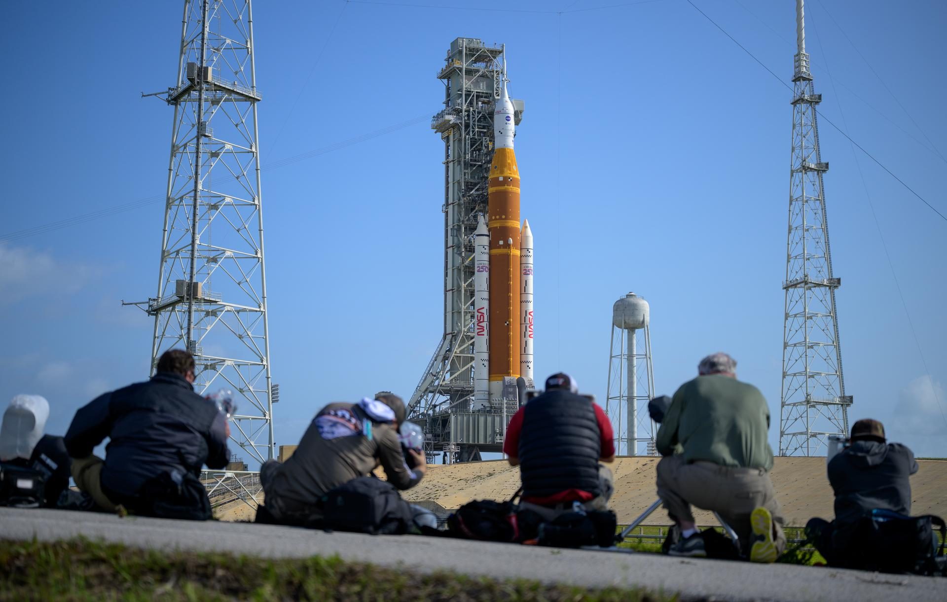Понад 50 років очікування: NASA знову відправило людей у напрямку Місяця (відео)