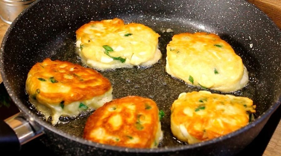 Ленивые сырные пирожки с яйцом и зеленью ➤ Главное.net