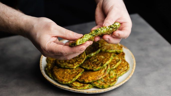 Ленивые сырные пирожки с яйцом и зеленью
