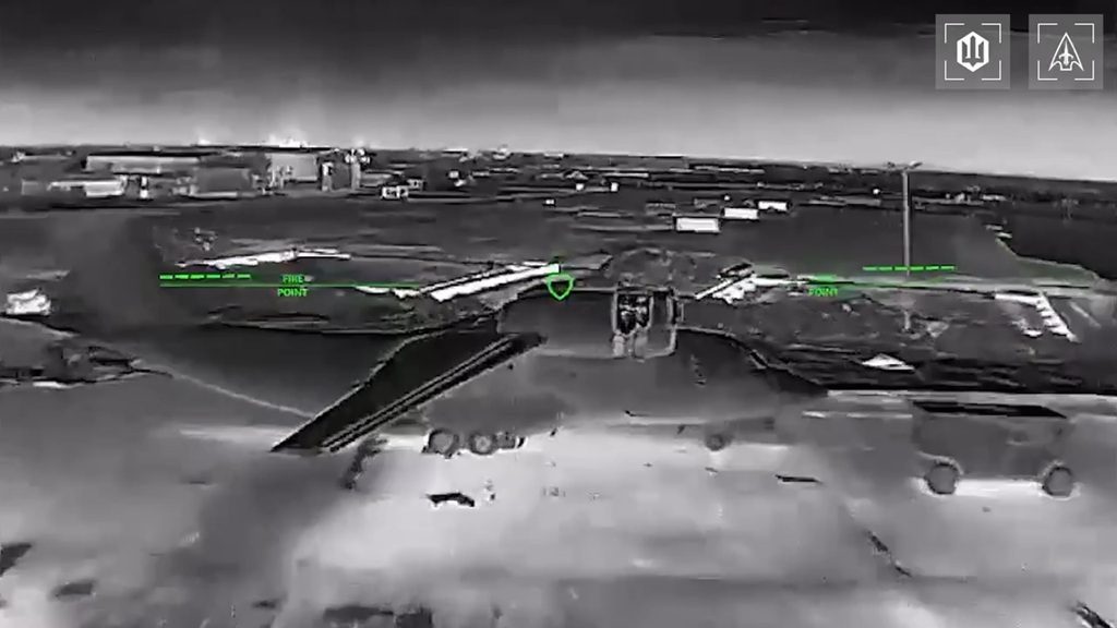 СБС та ГУР знищили в Криму російський літак та чотири БпЛА "Оріон" (відео) 3 СБС та ГУР знищили в Криму російський літак та чотири БпЛА "Оріон" (відео)