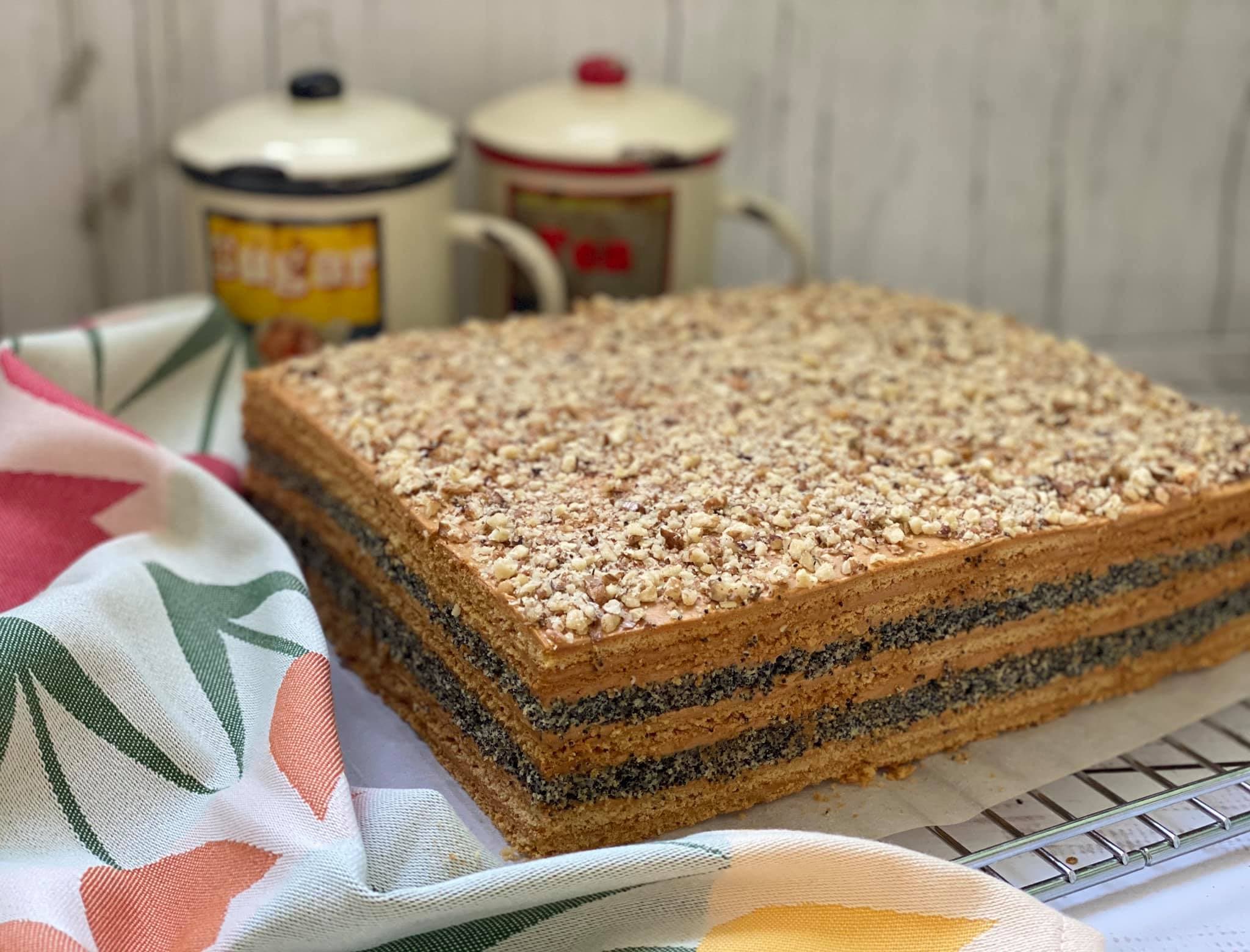 Маковий пляцок із сирною начинкою