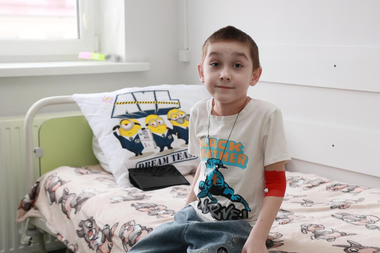 6-летний мальчик с новым сердцем сыграл в футбол прямо в больнице