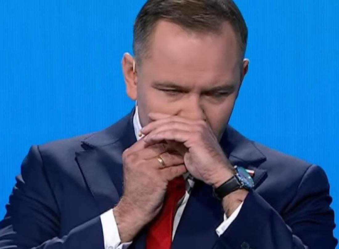 Навроцький просто в прямому загубив пакетик зі снюсом, відео