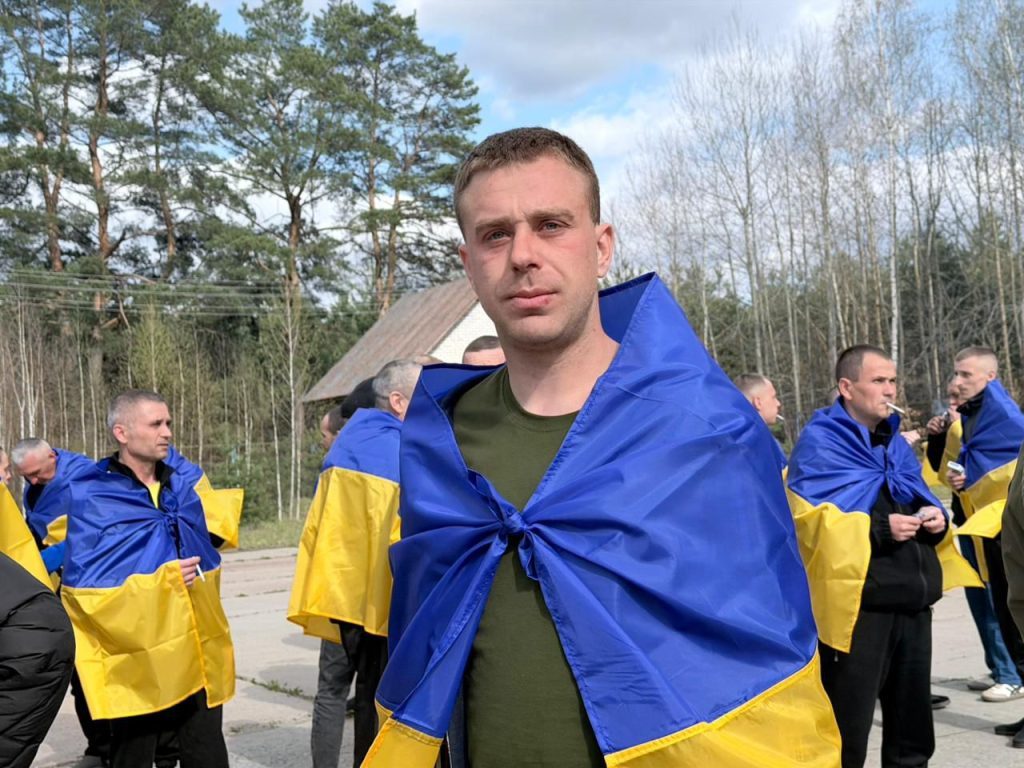 Обмін полоненими 24 квітня: до України повернулися 193 захисники 9 Обмін полоненими 24 квітня: до України повернулися 193 захисники