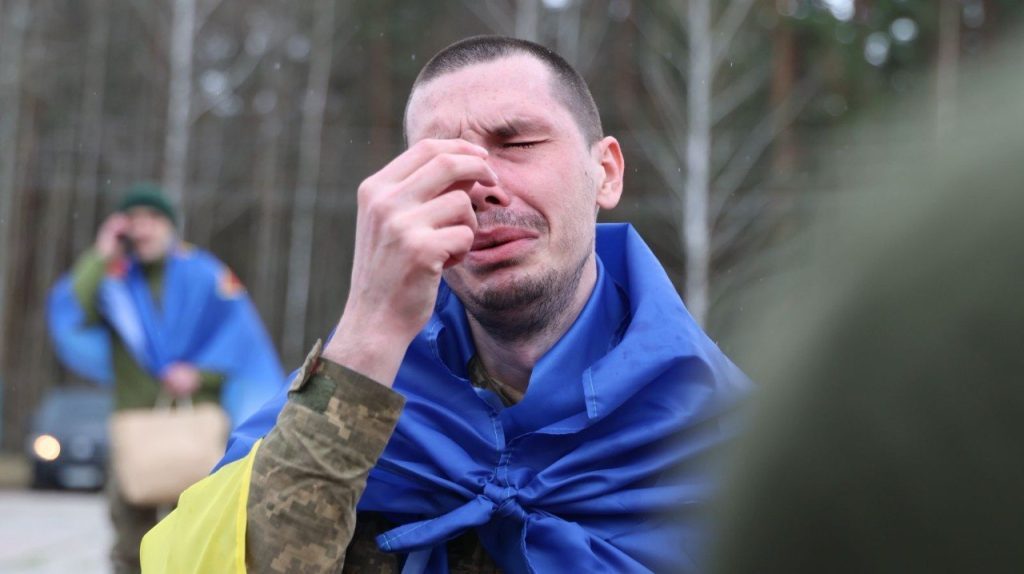 Пасхальный обмен: из российского плена освобождены 175 украинских граждан 3 Пасхальный обмен: из российского плена освобождены 175 украинских граждан