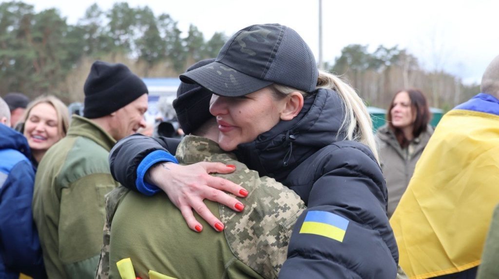Пасхальный обмен: из российского плена освобождены 175 украинских граждан 4 Пасхальный обмен: из российского плена освобождены 175 украинских граждан