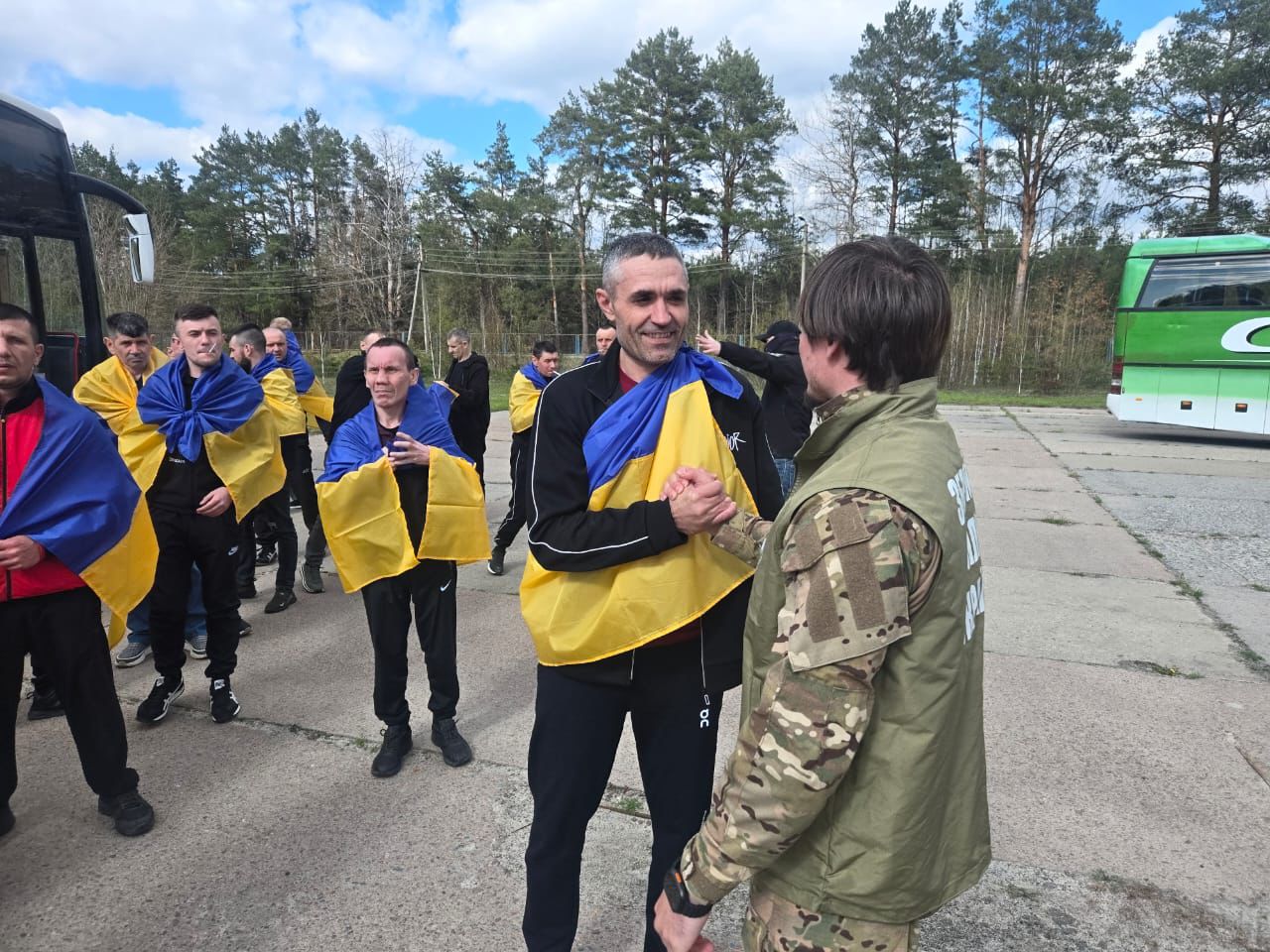 Обмен пленными 24 апреля: в Украину вернулись 193 защитника