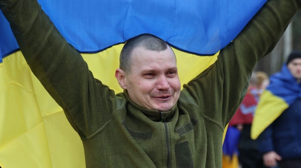 Пасхальный обмен: из российского плена освобождены 175 украинских граждан 6 Пасхальный обмен: из российского плена освобождены 175 украинских граждан