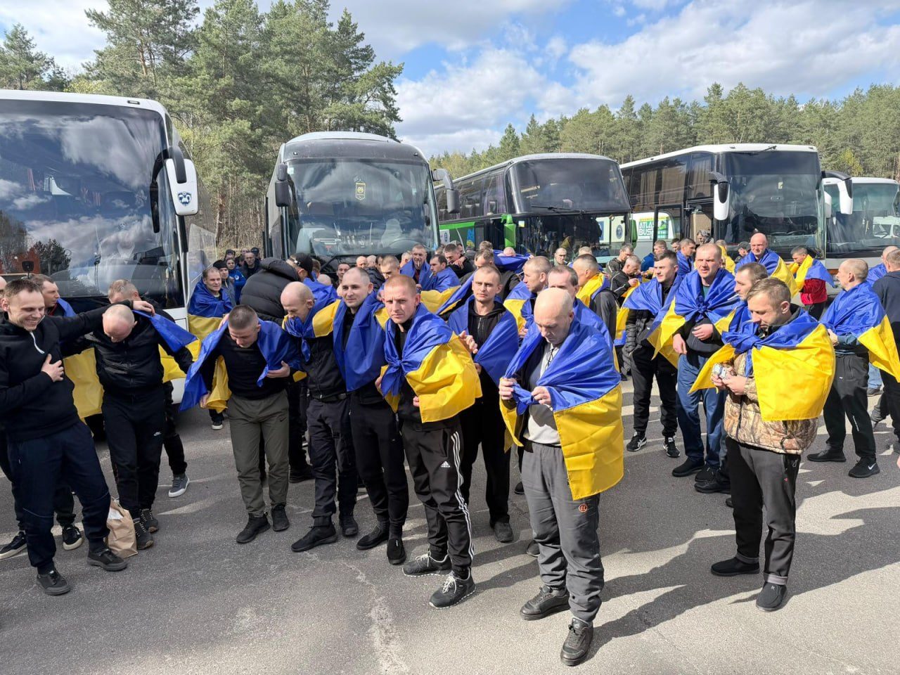 Обмен пленными 24 апреля: в Украину вернулись 193 защитника ➤ Главное.net