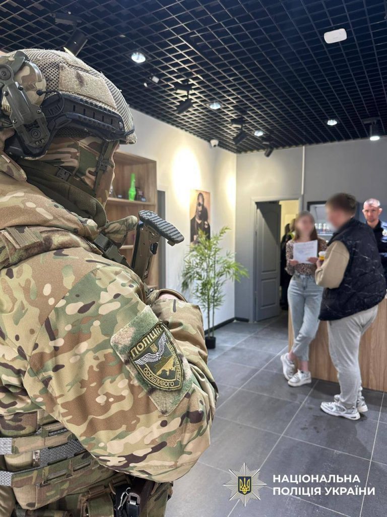 Полиция изъяла психотропы в магазинах U420: продавались как сувениры (фото) 3 Полиция изъяла психотропы в магазинах U420: продавались как сувениры (фото)
