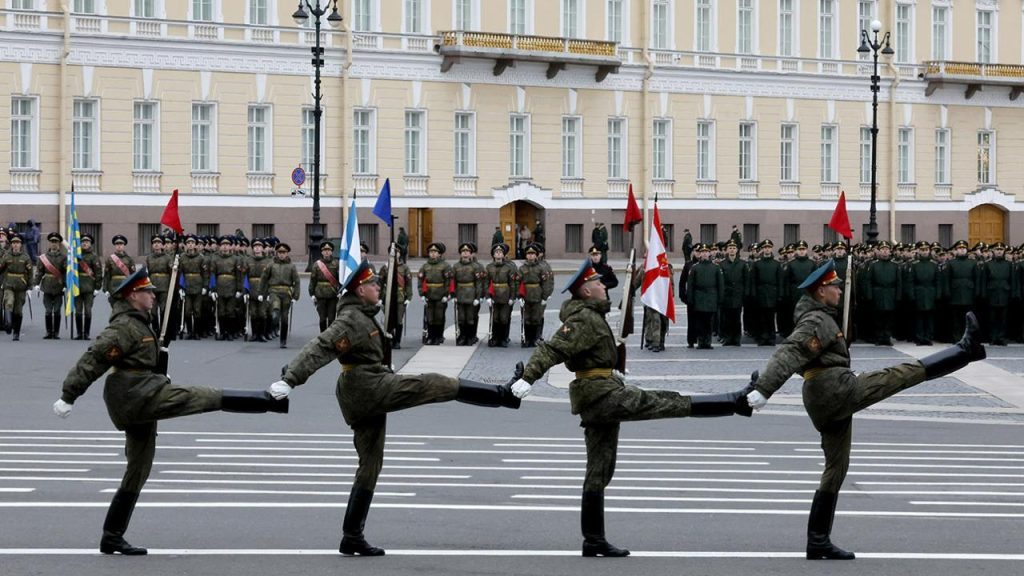 Впервые за 20 лет парад в РФ пройдет без танков на Красной площади