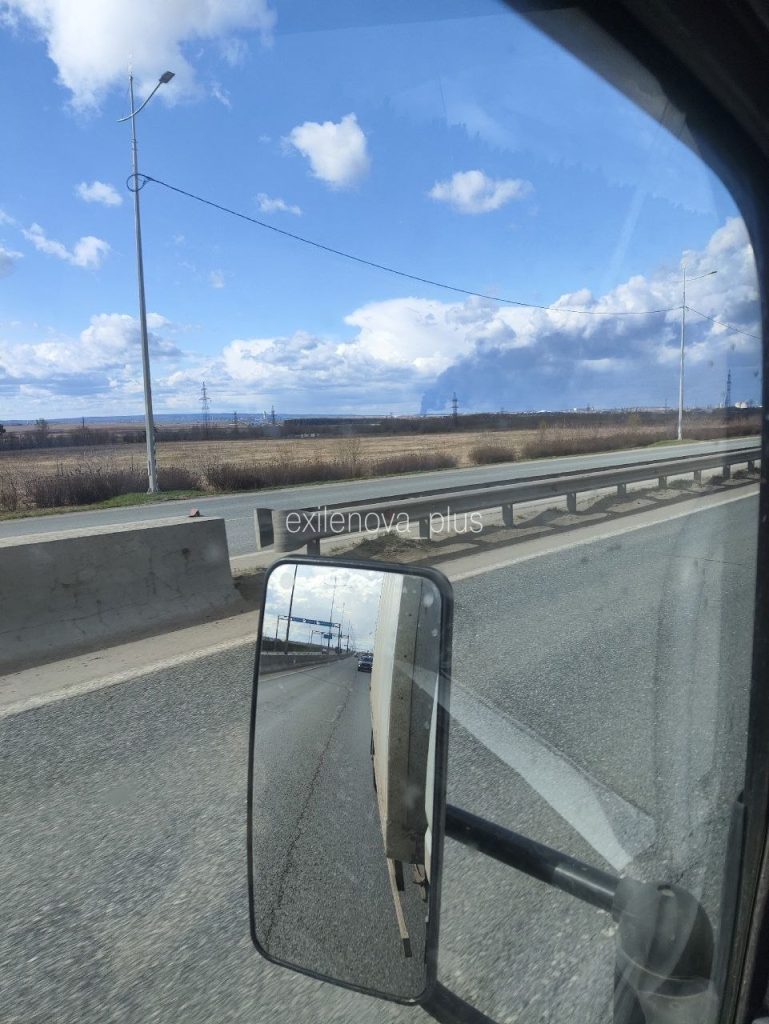 В Орске и Перми после атаки БПЛА загорелись нефтяные объекты (фото, видео) 6 В Орске и Перми после атаки БПЛА загорелись нефтяные объекты (фото, видео)