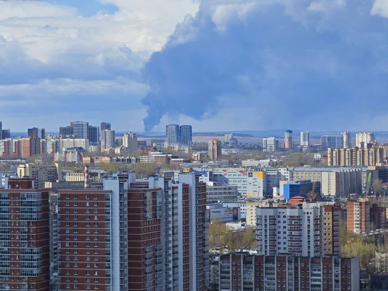 В Орске и Перми после атаки БПЛА загорелись нефтяные объекты (фото, видео)