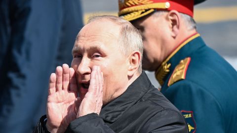 «Голый» парад в Москве: в Британии заявили о страхе Путина и потере силы РФ