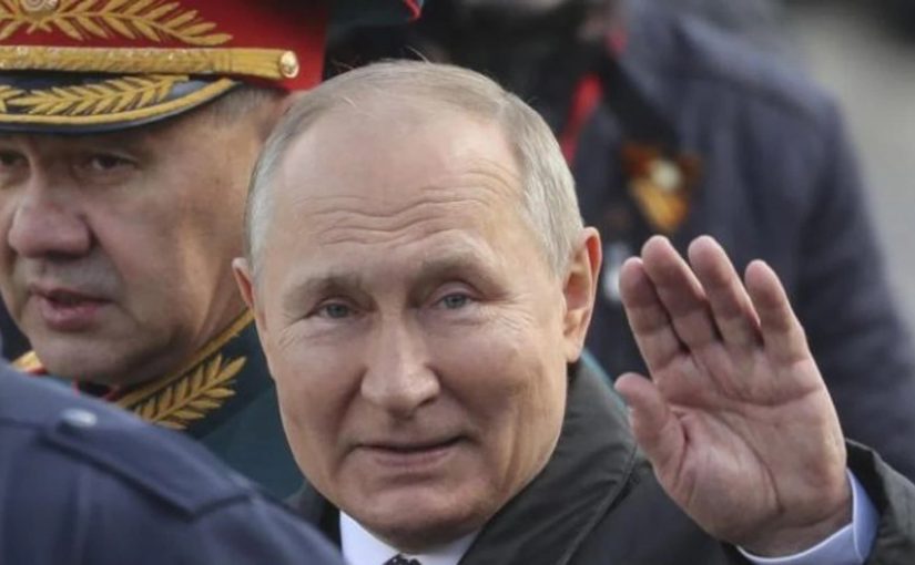 «Голый» парад в Москве: в Британии заявили о страхе Путина и потере силы РФ ➤ Prozoro.net.ua