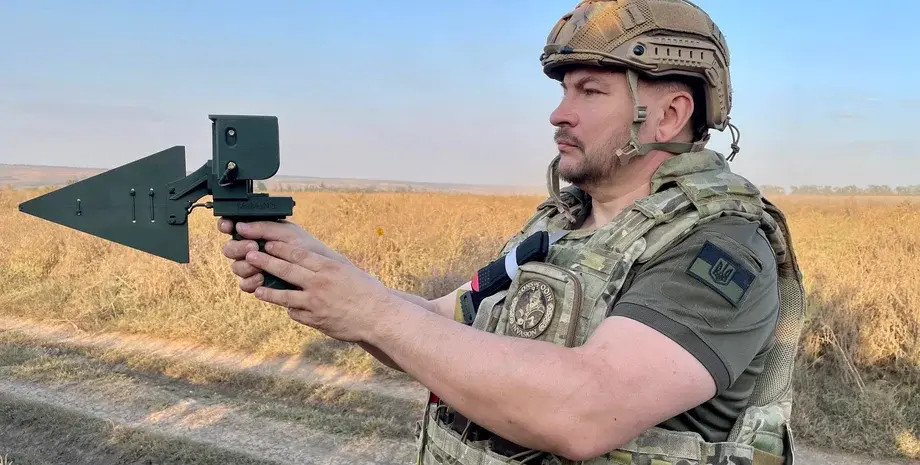 Російський дрон атакував будинок радника Міноборони Сергія Флеша (фото)
