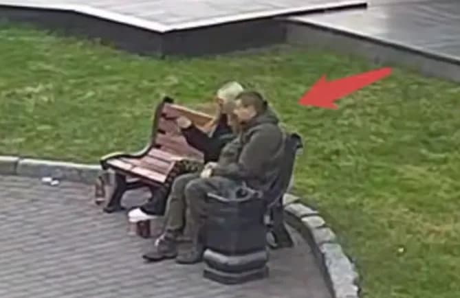 Тир по людям? В Луцке девушка стреляла в автобус с пассажирами (видео)
