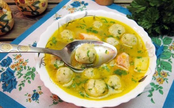 Курячий суп із сирними кульками: дуже ніжний смак