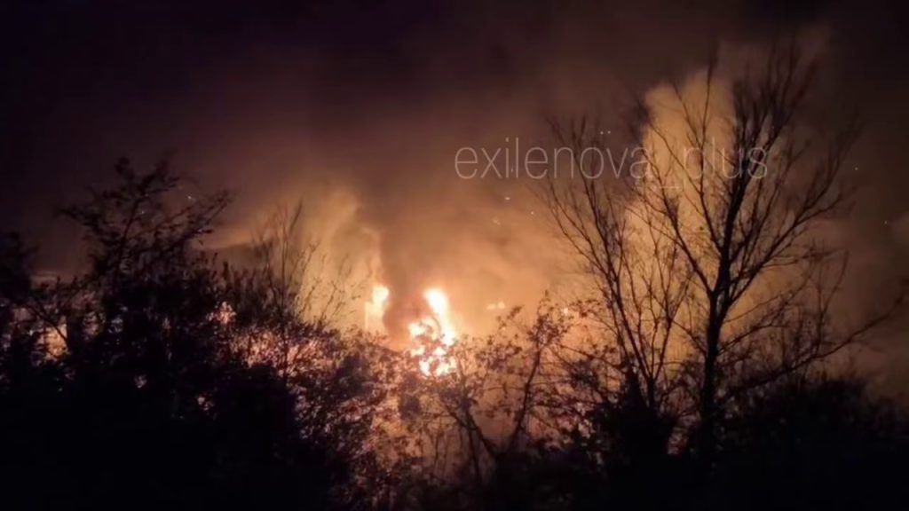 Над городом "вулканический дым": БПЛА повторно атаковали НПЗ в Туапсе (видео, фото)