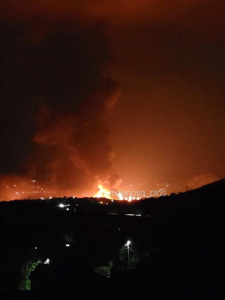 Будто кадры из апокалипсиса: вот как горит НПЗ в Туапсе после третьей атаки БПЛА 3 Будто кадры из апокалипсиса: вот как горит НПЗ в Туапсе после третьей атаки БПЛА