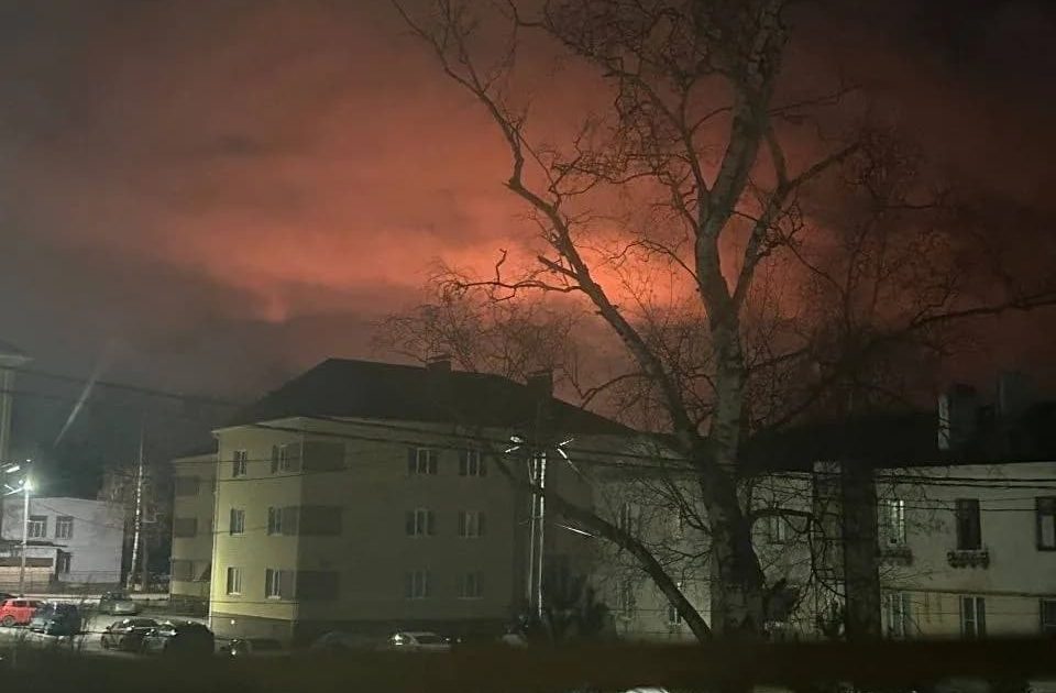 ЗСУ вдарили по російському стратегічному НПЗ і порту (фото, відео)