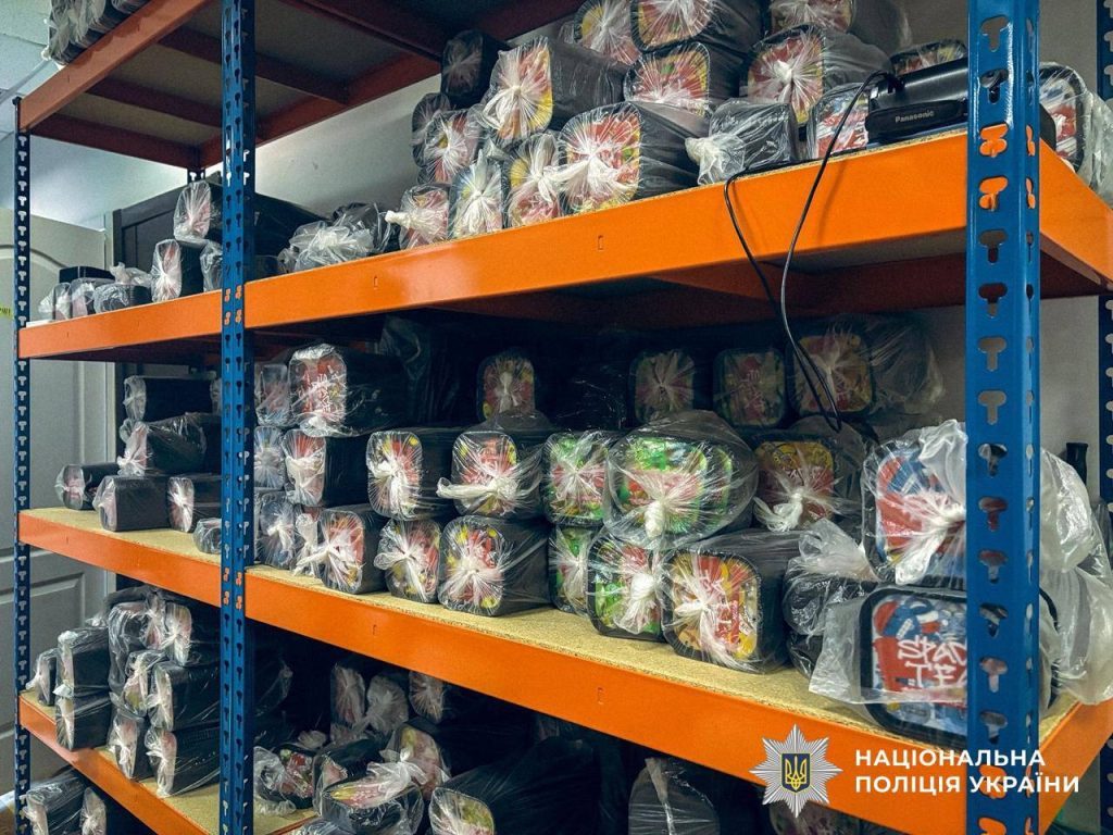 Полиция изъяла психотропы в магазинах U420: продавались как сувениры (фото) 7 Полиция изъяла психотропы в магазинах U420: продавались как сувениры (фото)