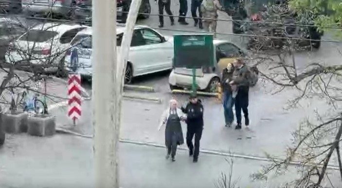 В Киеве мужчина устроил стрельбу и захватил заложников в супермаркете (фото, видео)