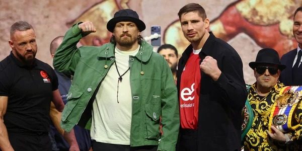 Усик — Верховен: названі космічні гонорари за бій біля пірамід
