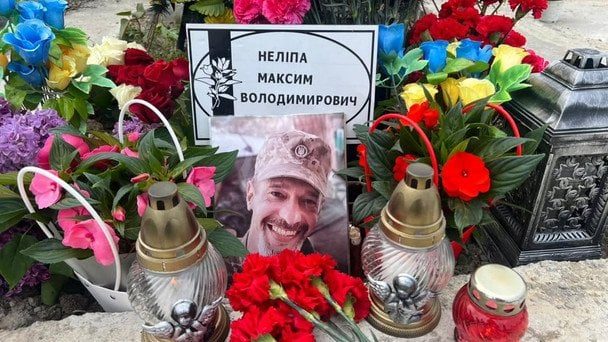 Ексдружина Максима Неліпи вшанувала пам’ять полеглого воїна та зворушила Мережу 4 Ексдружина Максима Неліпи вшанувала пам’ять полеглого воїна та зворушила Мережу
