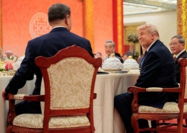 Трамп учудил нечто странное на встрече с Си: видео
