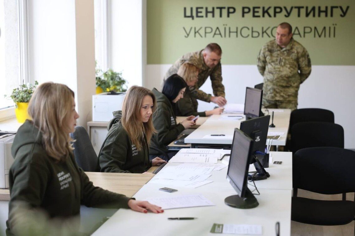 Реформа ВСУ: военным предложат сроки службы и бронь