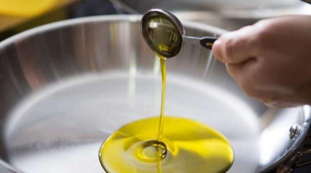 Не тільки серце під ударом: які олії краще прибрати з раціону