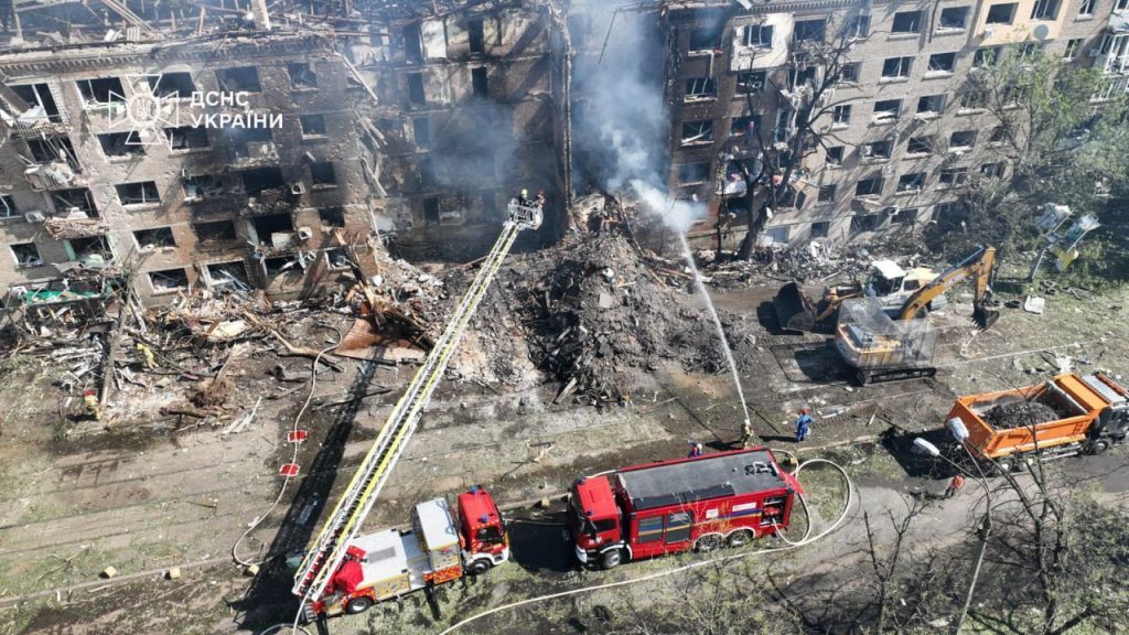 Ночной удар по Киеву: разрушения во всех районах столицы, есть погибшие (фото) 3 Ночной удар по Киеву: разрушения во всех районах столицы, есть погибшие (фото)