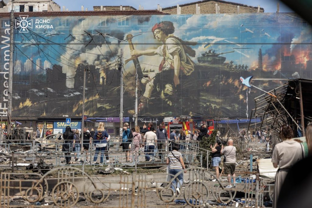 Ночной удар по Киеву: разрушения во всех районах столицы, есть погибшие (фото) 16 Ночной удар по Киеву: разрушения во всех районах столицы, есть погибшие (фото)