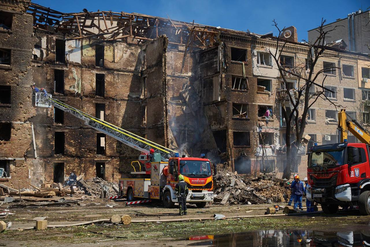 Ночной удар по Киеву: разрушения во всех районах столицы, есть погибшие (фото)